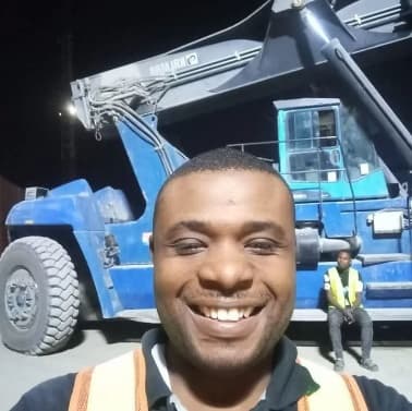 Reach stacker trainee